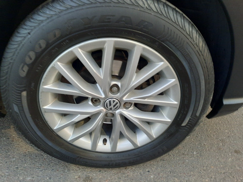 Imagen 11 de 18 de Volkswagen Suran 2014 1.6 Highline 101cv Cuero
