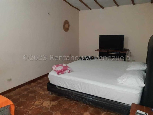 Rz Vende ¡tu Hogar Ideal Te Espera En Esta Espaciosa Y Confortable Casa! Disfruta De Amplios Ambientes Para Toda Tu Familia. ¡ven A Conocerla Y Enamórate De Ella! 25-15801 Jul1