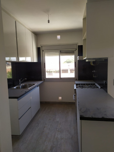 Imagen 9 de 25 de Vendo Departamento 3 Dormitorios - Cochera - Complejo Con Pileta