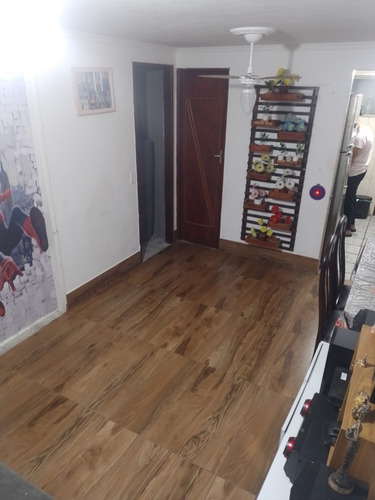 Apartamento Zl Excelente Localização - Vários Comércios.