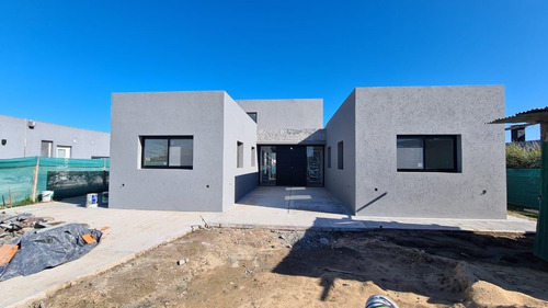 Imagen 2 de 27 de Casa En Venta En El Cantón Islas