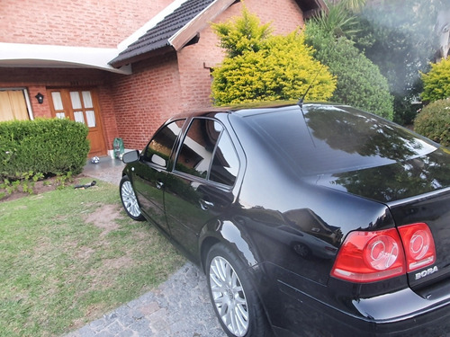 Volkswagen Bora 1.8 Highline T 180cv Cuero 2012