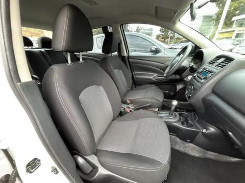 Nissan Versa Drive 2020