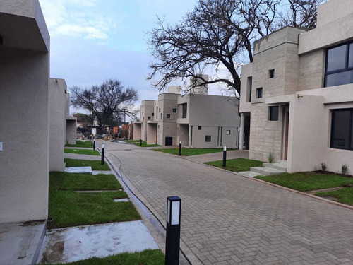 Imagen 1 de 24 de Dúplex De Tres Dormitorios En Alquiler En Housing Cerrado Casa Norte - Argüello