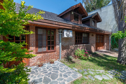 Casa En Venta 4 Amb Cochera,jardin,pileta Quilmes