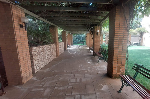 Departamento En Venta De 2 Dorm. En Las Condes