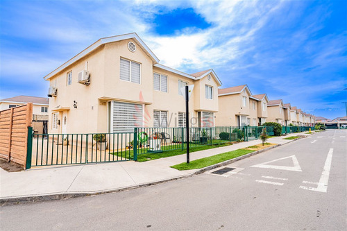 Venta Casa 3 Dormitorios Valle Grande Con Estacionamiento