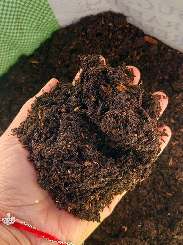 Tierra Orgánica Compost 3 Sacos (120 Litros 60 Kg)