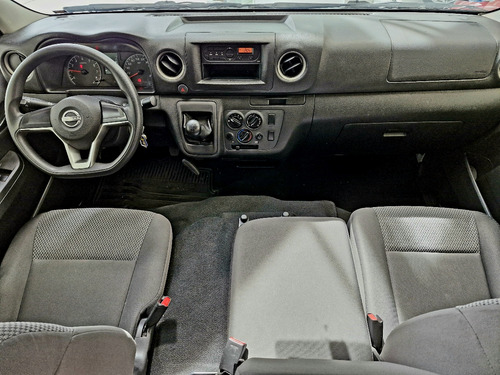 Nissan Urvan 4p Amplia L4/2.5 Man A/A P/Seg