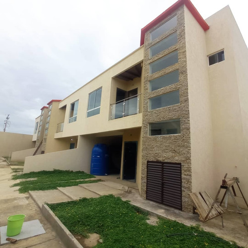 Imagen 2 de 5 de En Venta Townhouse Urb. Costa Bella