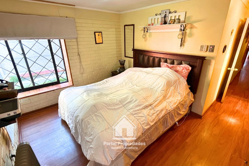 Amplia Casa, 4 Dormitorios, 3 Baños, Peñalolén