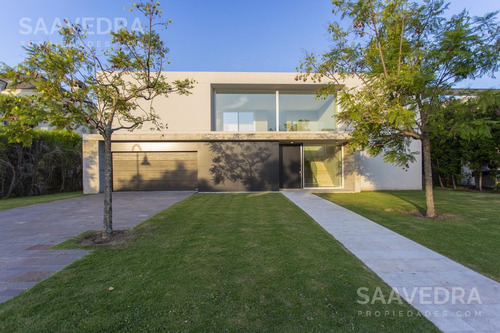 Imagen 1 de 26 de Exclusiva Casa Con Vista Al Lago Y Cancha De Golf. En El Golf Nordelta