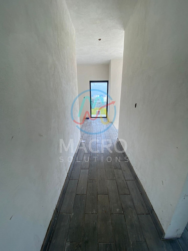 Casa En Preventa En Fracc. Tehuicil Con Escrituras, Con Amplio Jardín Y Alberca