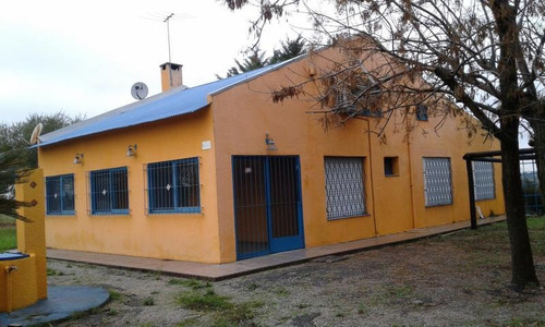 Amplia Casa Con Hermoso Parque.