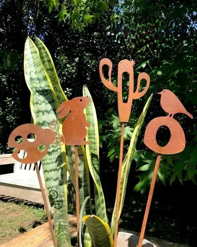 Imagen 3 de 10 de Mini Tutores Pinches Jardín Hierro Oxido X4 Unid + Premium