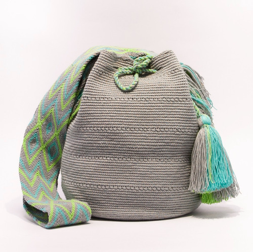 Mochila Wayuu Unicolor Gris Claro - Grande Con Pompones