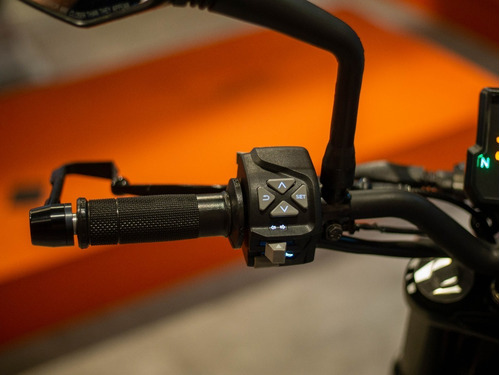 Imagen 3 de 25 de Ktm Duke 390 Gris Usado Seleccionado