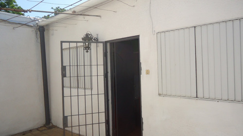 Apartamento Tipo Casita 2 Dormitorios En La Blanqueada.