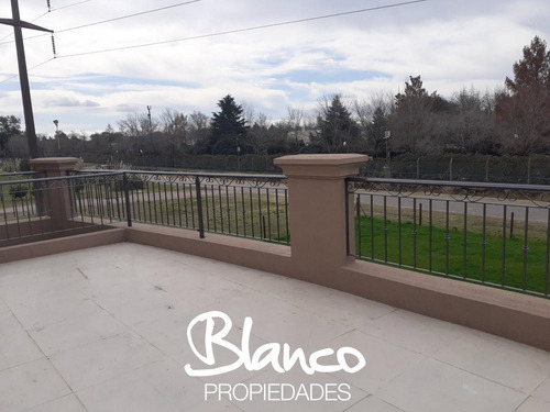 Imagen 27 de 30 de Hermosa Casa De Tres Plantas Dentro Del Barrio Cerrado La Lomada De Pilar