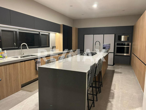 Casa En Venta En Condominio El Campanario Norte