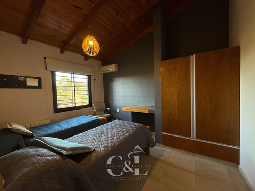 Venta Casa De Categoria Y Dpto Con Piscina En Villa Del Lago