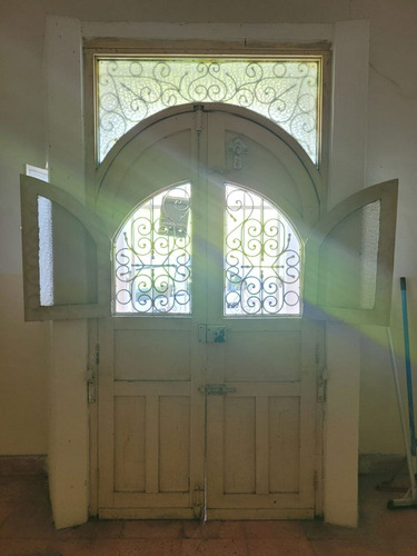 Casa Amplia Con Techos Altos A 2 Cuadras De La Iglesia De San Cristobal
