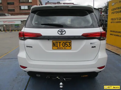 Toyota Fortuner Black Edition 4x2 2.4cc At Aa