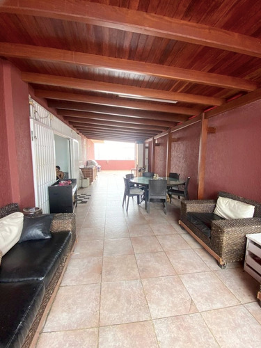 Apartamento 250 Mt2 Playa Mansa Res. Karla-doris R