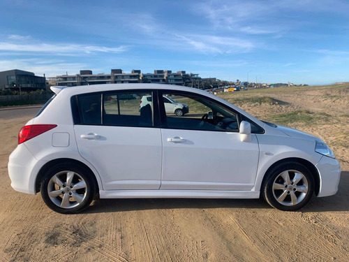 Nissan Tiida 1.8 Hatch E/ Full Automático 2012