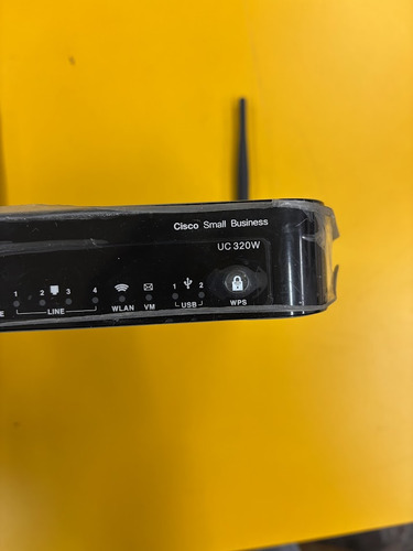 Switch Cisco Sf300-24p + Cisco Uc300 (Usado)