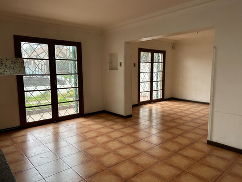 Acogedora Casa Sólida De Un Piso, Excelente Sector De Ñuñoa