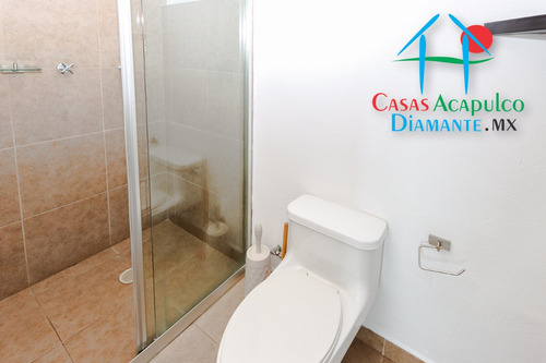 Cad Lobayan 303. Terraza Con Vista Parcial Al Mar