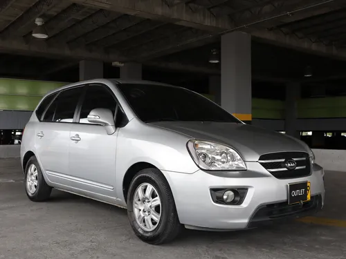 Kia Carens RONDO LX 2.0 MT 4X2 7PSJ