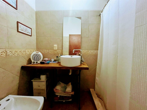 Imagen 4 de 13 de Casa De Dos Piso A Mitad De Cuadra, A Una Cuadra Y Media De La Palaya, Por Parada 23.