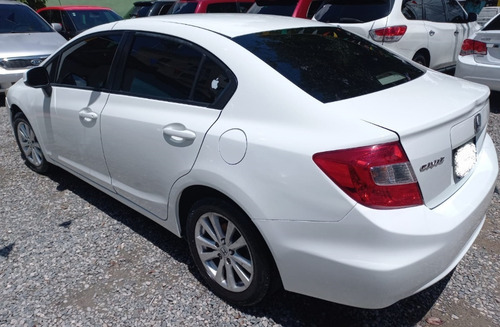 Imagen 7 de 10 de Honda Civic 2013 Blanco Americano Impecable.