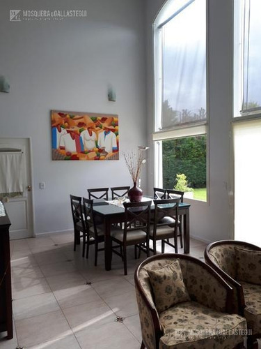 Imagen 3 de 16 de Importante Casa En Boulevares - Km 38 Pilar