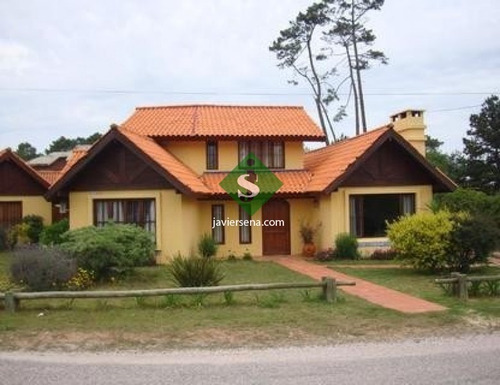 Venta Y Alquiler De Casa En Pinares, 3 Dormitorios, 2 Baños, Muy Linda Propiedad, . - Ref: 44520
