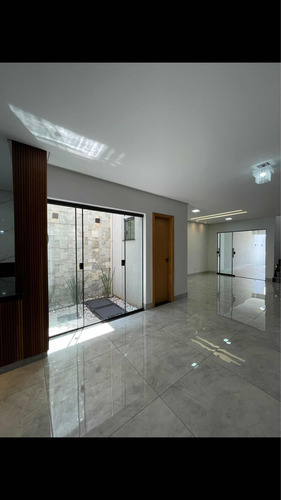 Casa De 3 Quartos Com Piscina, Residencial Porto Seguro