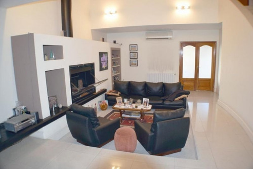Imagen 2 de 17 de Casa En Venta En Villa Luzuriaga