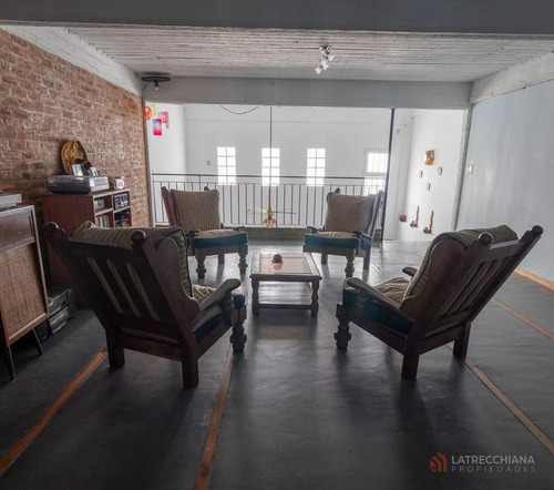 Venta De Casa. Hermosa, En Impecable Estado. Llavallol.