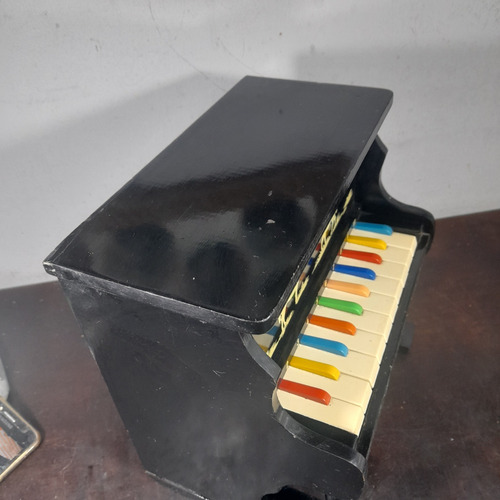 Imagem 7 de 9 de Pianinho Piano Country Hering Ótimo Estado Antigo Madeira