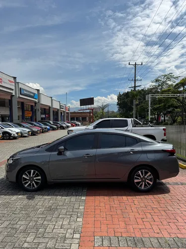 Nissan Versa 1.6 Advance