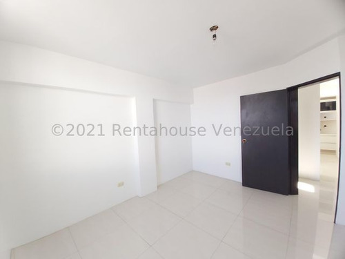 Imagen 16 de 30 de Apartamentos En Venta En Triangulo Del Este Barquisimeto Lara -- 23-18395 Vip-