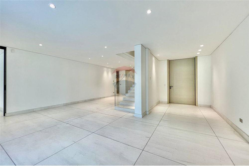 Exclusivo Dúplex Con Jardín, Piscina En San Damián