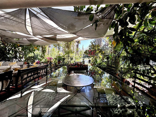 Casa En Arriendo De 6d/4b En Las Condes