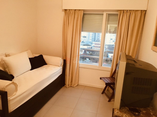 Imagen 10 de 14 de Venta Apartamento En Excelente Estado De 3 Dormitorios Con Vista A Mansa Y Brava