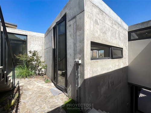 Casa En Venta De 4 Dorm. En Colina