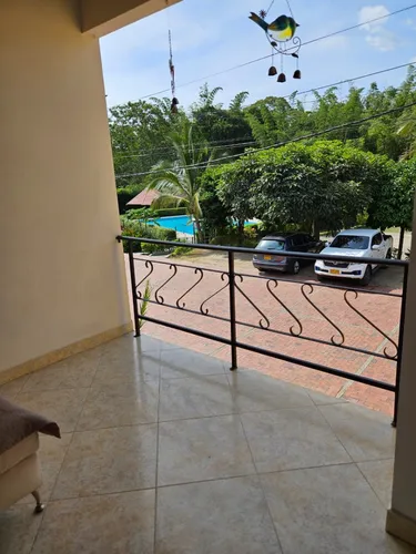 Casa Remodelada, Con Jardín, Sobre Vía Principal, Esquinera Y Con Magnifica Vista.