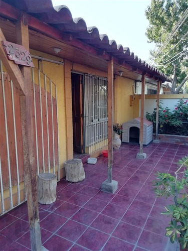 Casa En Venta De 4 Dorm. En Macul