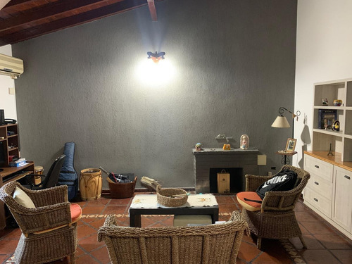Imagen 6 de 24 de Casa Refaccionada 4 Dormitorios , Quincho Y Parrilla - Ciudad Evita
